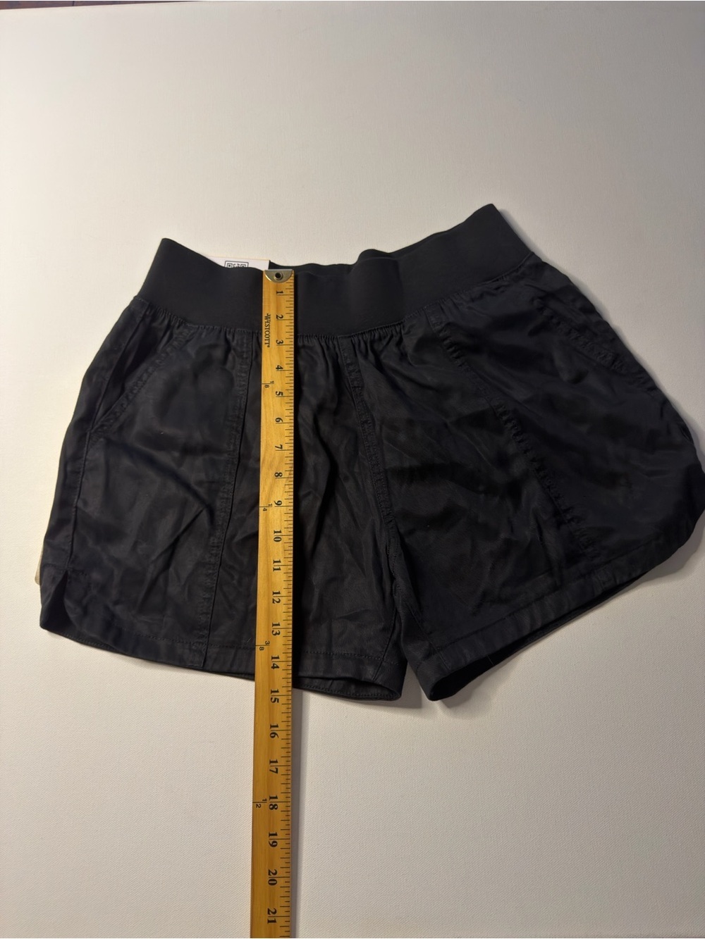 NWT Women's Member's Mark 4" Tencel Short Elastic Waist Short Size Medium (D2) - Picture 2 of 6